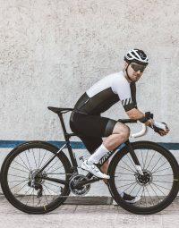 Buty szosowe FORCE ROAD REVOLT CARBON, białe 44